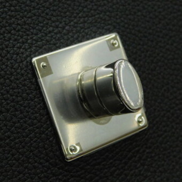 Louis Vuitton On My Side Lock Me Chain Noir Black LV Twist - Picture 9 of 9